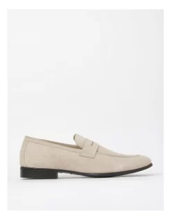 Austin Suede Loafer Loafer In Stone